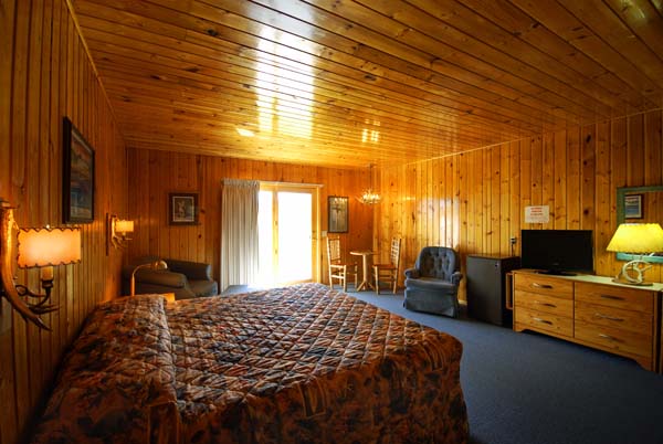 Rainbow Valley Lodge Rooms with King Sized Bed